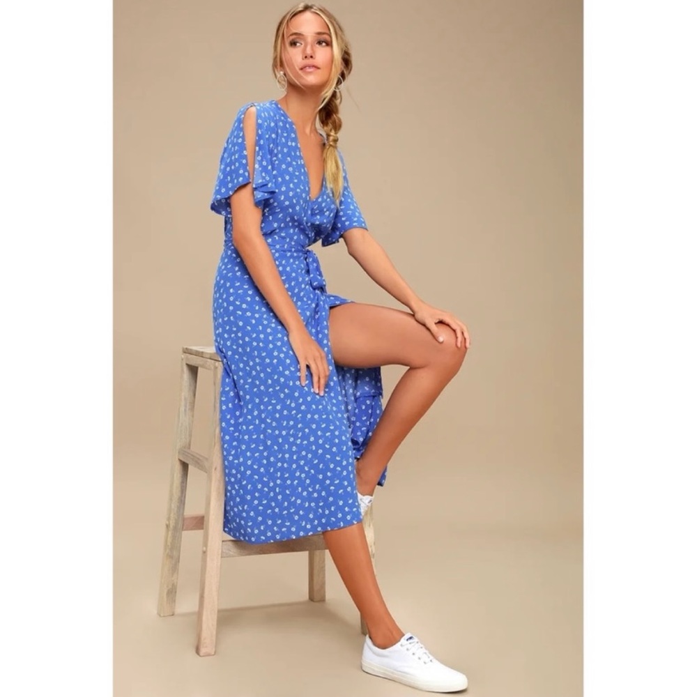 Lulus Maretta Blue and White Floral Print Wrap Midi Dress
